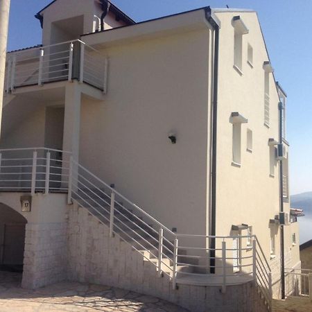 Apartments Neno - 20 M From Beach リバリサ エクステリア 写真