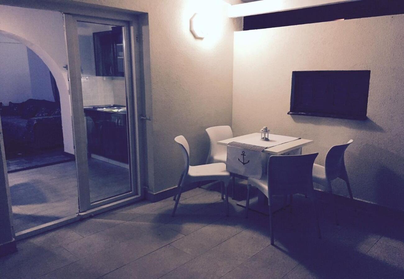 Apartments Neno - 20 M From Beach リバリサ エクステリア 写真